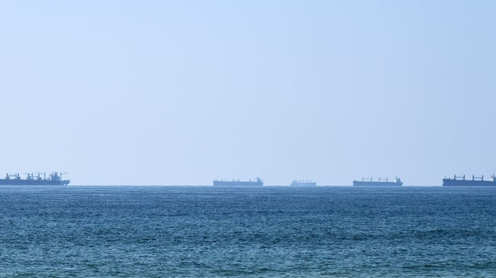 霍尔木兹海峡船舶密集通行(图/IMO)